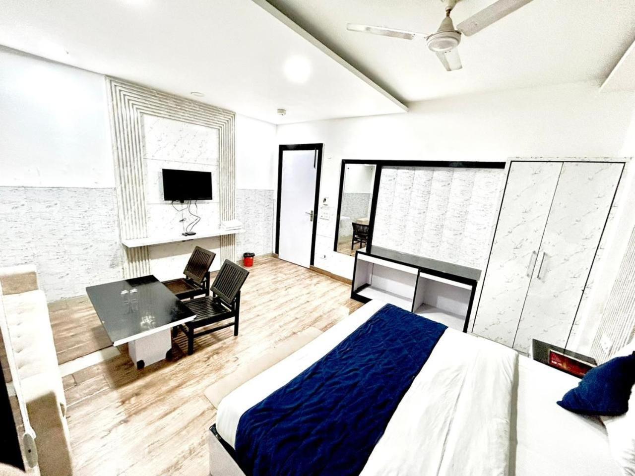 Hotel Spb 87 Near Karol Bagh Metro Station Delhi Exterior photo