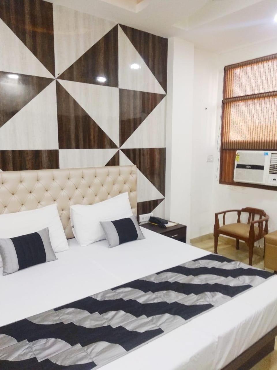 Hotel Spb 87 Near Karol Bagh Metro Station Delhi Exterior photo