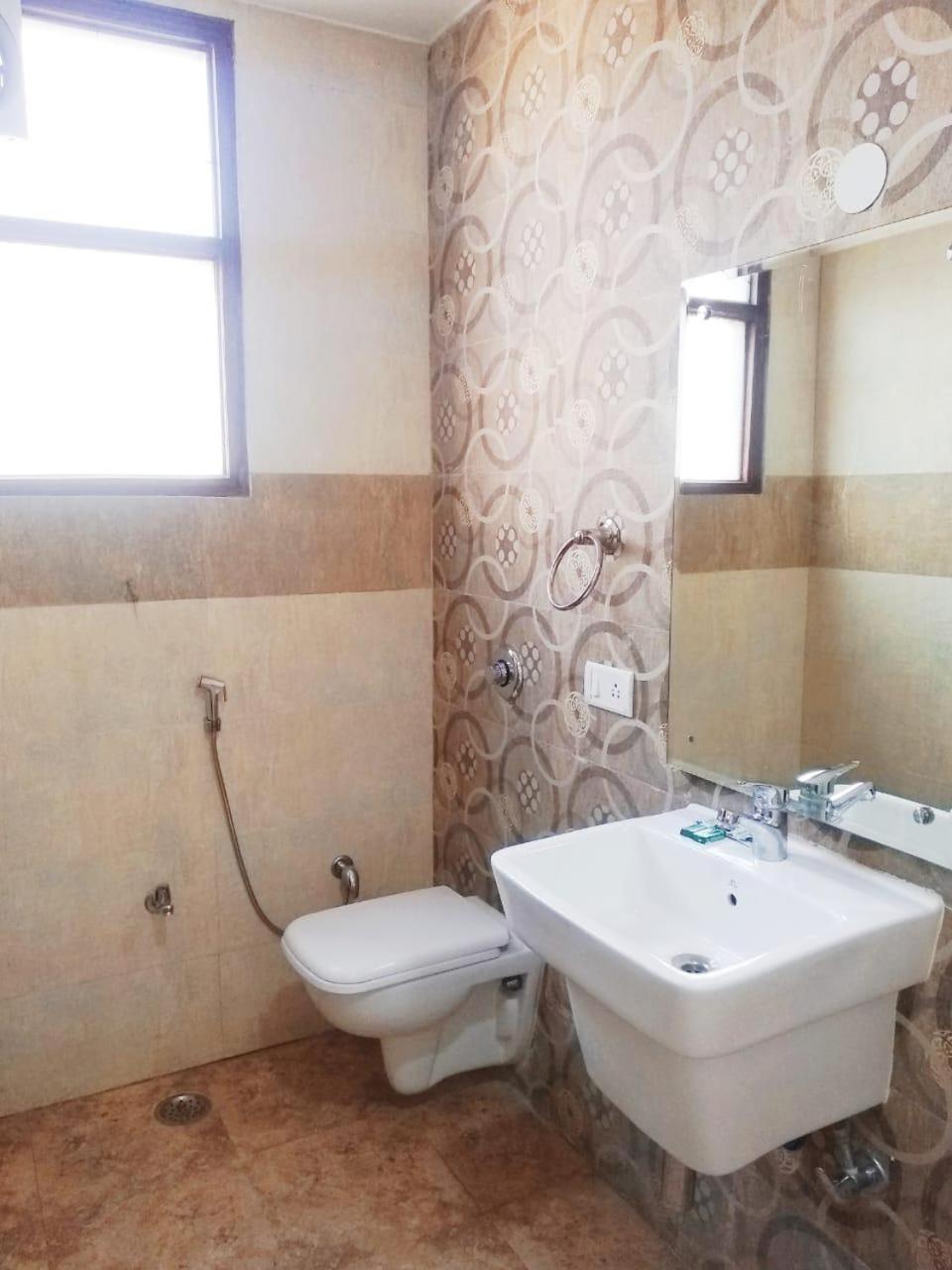 Hotel Spb 87 Near Karol Bagh Metro Station Delhi Exterior photo