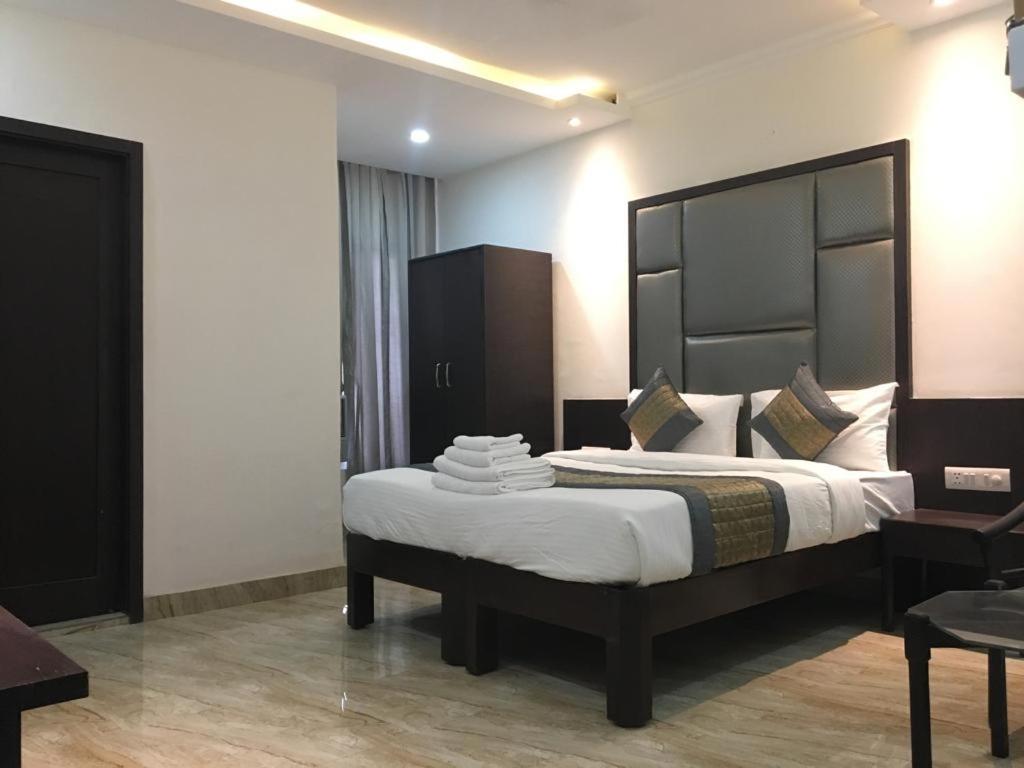Hotel Spb 87 Near Karol Bagh Metro Station Delhi Exterior photo